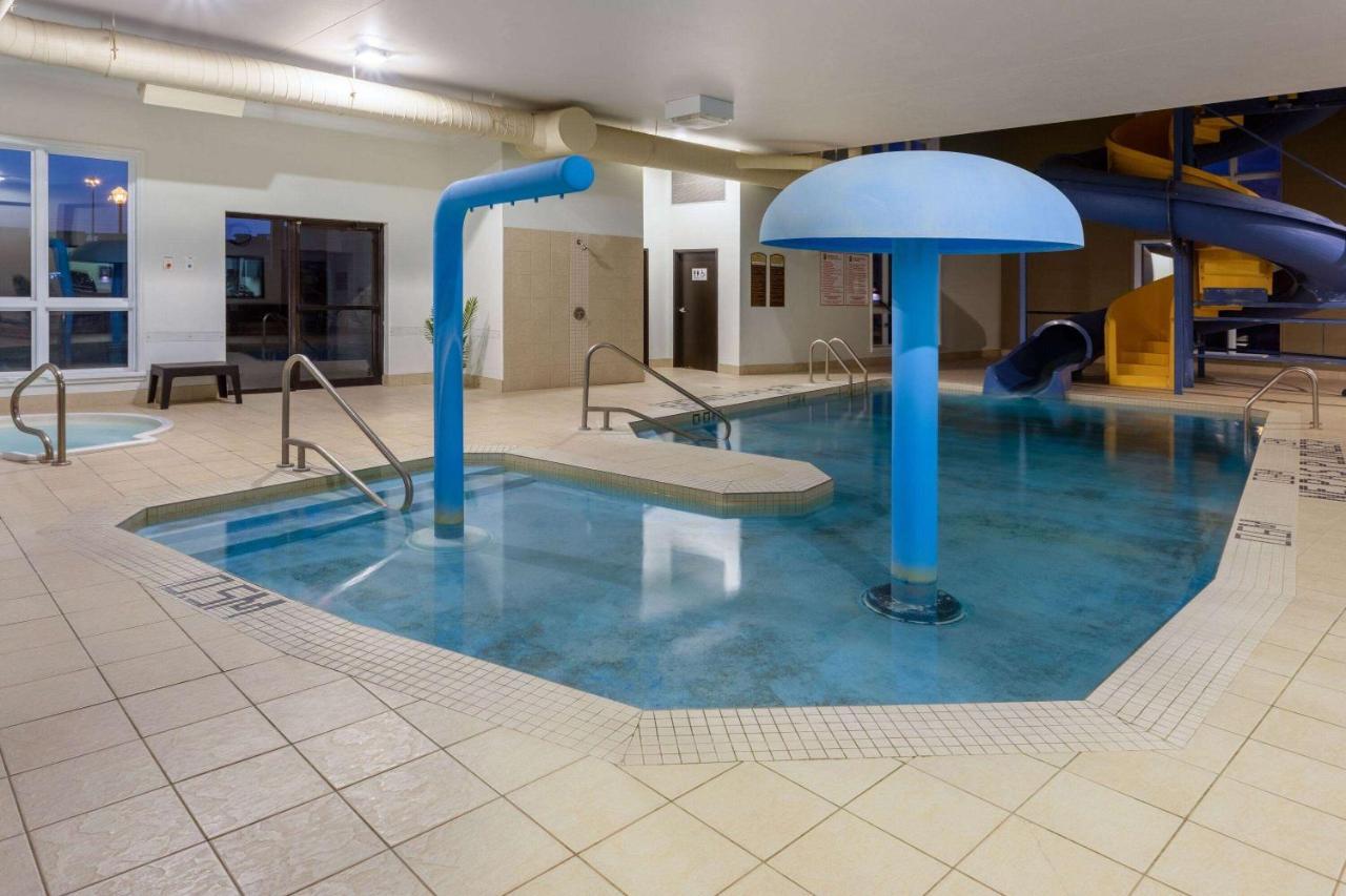 Super 8 By Wyndham Lachenaie/Terrebonne Zewnętrze zdjęcie